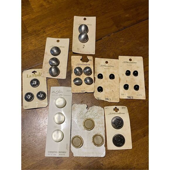 Vintage Button Lot Metal and Plastic on Cards USA 27 Pieces Old Stock - Picture 1 of 9